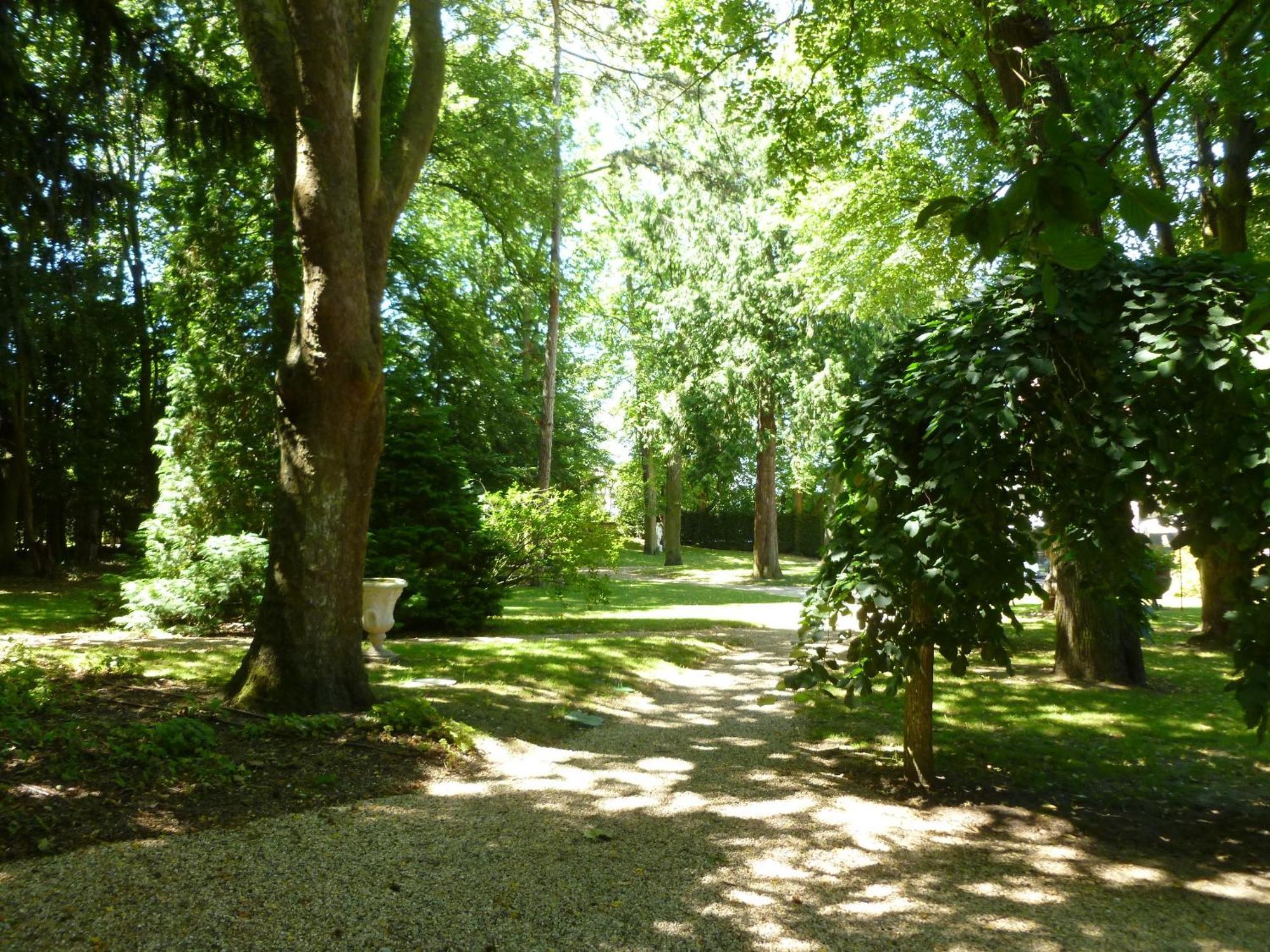 Hostellerie Du Royal Lieu Compiegne Exterior photo